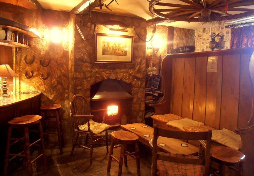 Clutton The Hunters Rest Inn מראה חיצוני תמונה